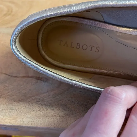 Talbots women’s metallic loafers size 8M - Picture 2 of 7